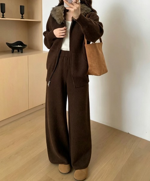 FLINEA(フリネア)の「フェイクファーファー付きニットダブルジップカーディガン&パンツ(セットアップ・レディース・ブラウン/ダークグレー/ライトグレー/ブラック/ベージュ・FREE)」の1枚目の写真