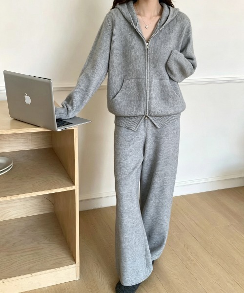 FLINEA(フリネア)の「フェイクファーファー付きニットダブルジップカーディガン&パンツ(セットアップ・レディース・ブラウン/ダークグレー/ライトグレー/ブラック/ベージュ・FREE)」の3枚目の写真