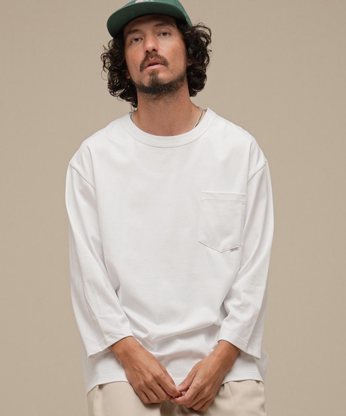 THEOREM(セオレム)の「mlt5881-Flag Label Poketed Three-quarter Sleeve Tee 7分ポケTシャツ(TRM-2624015)(Tシャツ/カットソー・メンズ・ホワイト/チャコール/ブラウン/ブラック・L/XL/M)」の1枚目の写真