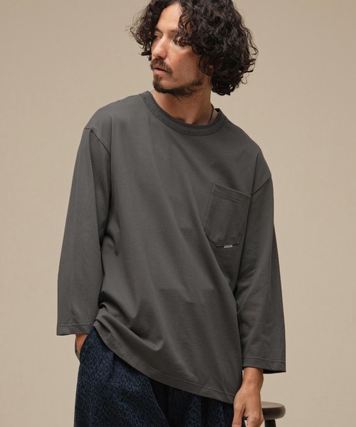 THEOREM(セオレム)の「mlt5881-Flag Label Poketed Three-quarter Sleeve Tee 7分ポケTシャツ(TRM-2624015)(Tシャツ/カットソー・メンズ・ホワイト/チャコール/ブラウン/ブラック・L/XL/M)」の5枚目の写真