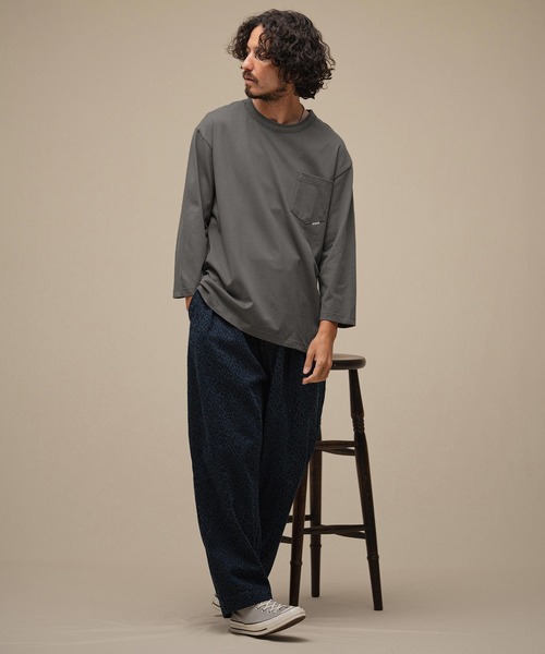 THEOREM(セオレム)の「mlt5881-Flag Label Poketed Three-quarter Sleeve Tee 7分ポケTシャツ(TRM-2624015)(Tシャツ/カットソー・メンズ・ホワイト/チャコール/ブラウン/ブラック・L/XL/M)」の9枚目の写真