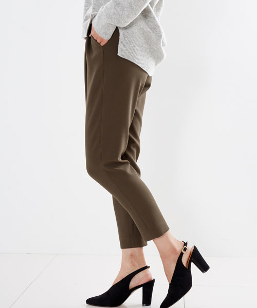 STUDIOUS（ステュディオス）の「STUDIOUS ダブルストレッチツータックテーパードパンツ（その他パンツ・レディース・ブラック/カーキ・0/1）」の15枚目の写真