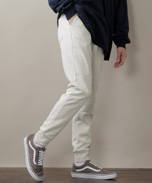 MONO-MART(モノマート)の「テーパードストレッチ スキニー ジョガーパンツ/アクティブストレッチ(MONO-MART)(スウェットパンツ・メンズ・オリーブ/オフホワイト/グレー/ネイビー/ブラック/ブルー/チャコール/ベージュ・L/M/XL/S)」の2枚目の写真