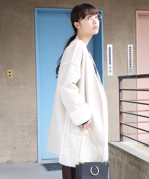 natural couture(ナチュラルクチュール)の「フェイクムートンリバーシブルコート(ムートンコート・レディース・アイボリー/ライトグレー/キャメル/ピンクベージュ・FREE)」の2枚目の写真