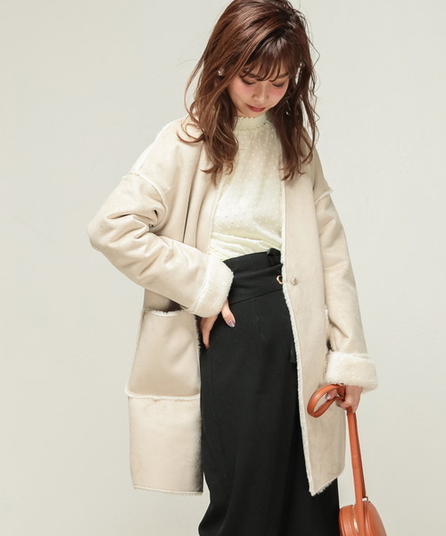 natural couture(ナチュラルクチュール)の「フェイクムートンリバーシブルコート(ムートンコート・レディース・アイボリー/ライトグレー/キャメル/ピンクベージュ・FREE)」の22枚目の写真