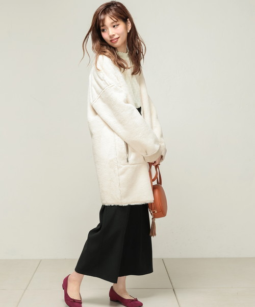 natural couture(ナチュラルクチュール)の「フェイクムートンリバーシブルコート(ムートンコート・レディース・アイボリー/ライトグレー/キャメル/ピンクベージュ・FREE)」の9枚目の写真