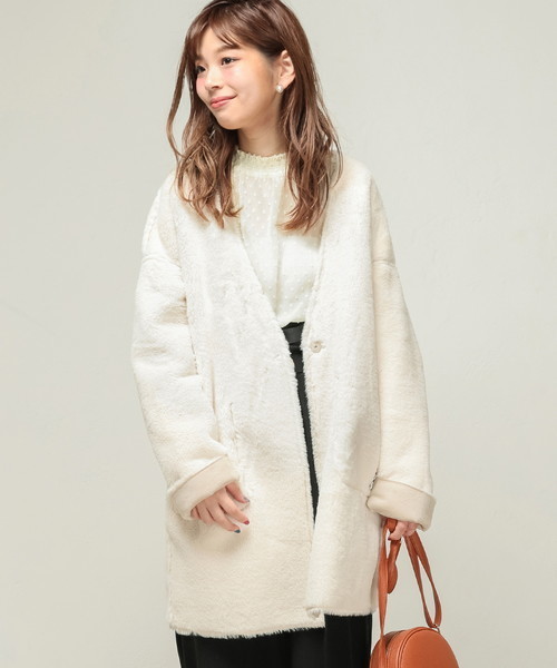 natural couture(ナチュラルクチュール)の「フェイクムートンリバーシブルコート(ムートンコート・レディース・アイボリー/ライトグレー/キャメル/ピンクベージュ・FREE)」の5枚目の写真