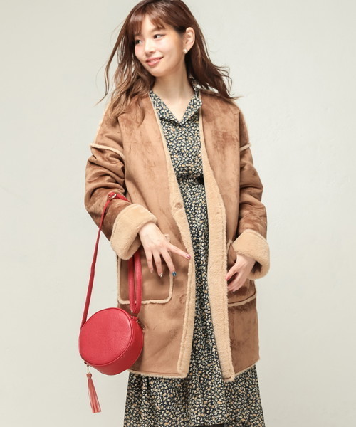 natural couture(ナチュラルクチュール)の「フェイクムートンリバーシブルコート(ムートンコート・レディース・アイボリー/ライトグレー/キャメル/ピンクベージュ・FREE)」の14枚目の写真