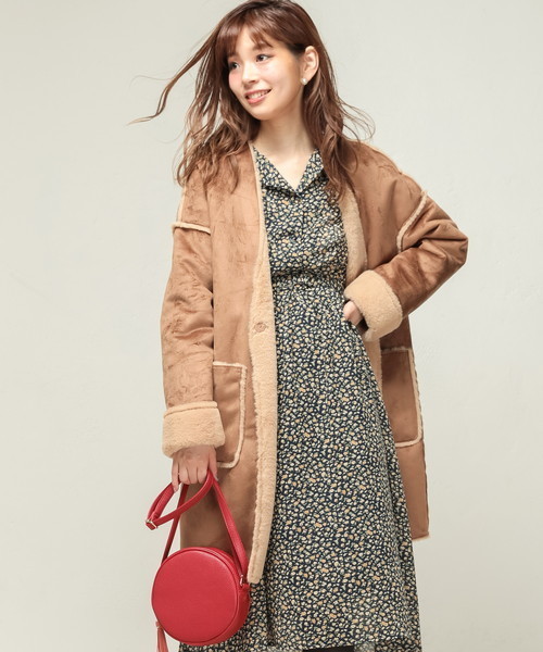 natural couture(ナチュラルクチュール)の「フェイクムートンリバーシブルコート(ムートンコート・レディース・アイボリー/ライトグレー/キャメル/ピンクベージュ・FREE)」の10枚目の写真