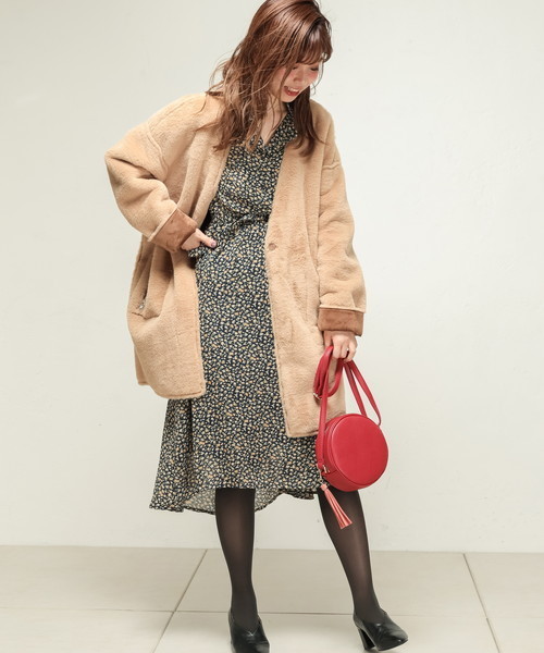 natural couture(ナチュラルクチュール)の「フェイクムートンリバーシブルコート(ムートンコート・レディース・アイボリー/ライトグレー/キャメル/ピンクベージュ・FREE)」の6枚目の写真