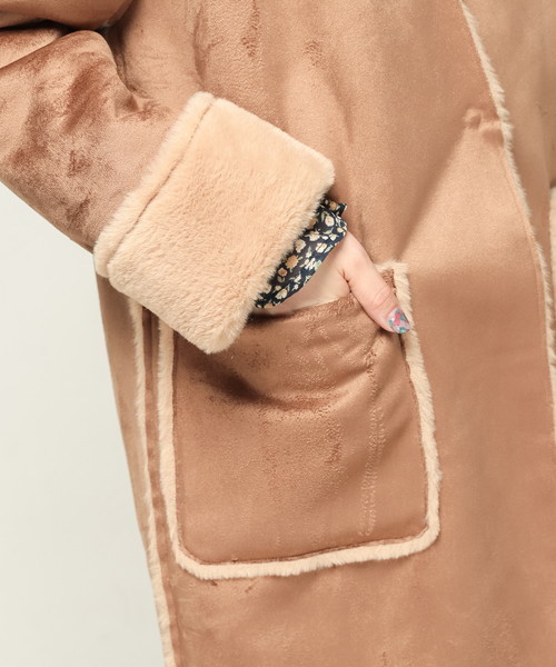 natural couture(ナチュラルクチュール)の「フェイクムートンリバーシブルコート(ムートンコート・レディース・アイボリー/ライトグレー/キャメル/ピンクベージュ・FREE)」の16枚目の写真