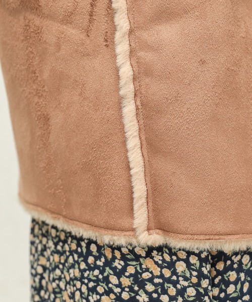 natural couture(ナチュラルクチュール)の「フェイクムートンリバーシブルコート(ムートンコート・レディース・アイボリー/ライトグレー/キャメル/ピンクベージュ・FREE)」の12枚目の写真