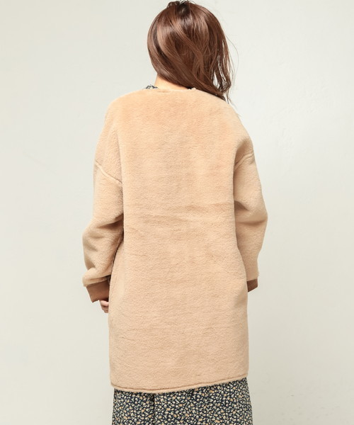 natural couture(ナチュラルクチュール)の「フェイクムートンリバーシブルコート(ムートンコート・レディース・アイボリー/ライトグレー/キャメル/ピンクベージュ・FREE)」の21枚目の写真