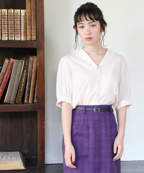 OLIVE des OLIVE（オリーブデオリーブ）の「スカラップ襟ブラウス（シャツ/ブラウス・レディース・オフホワイト/ベージュ/ボルドー・FREE）」の2枚目の写真