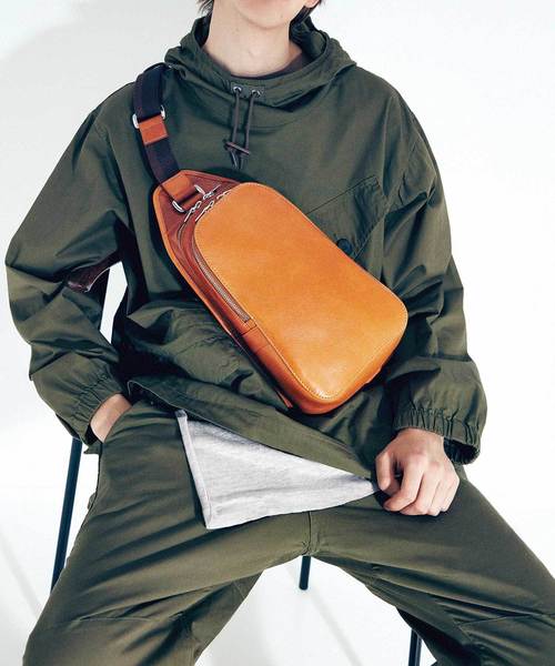 aniary（アニアリ）の「ボディバッグ（アンティークレザー）（ボディバッグ/ウエストポーチ・メンズ・ブラック/ダークブラウン/ダークブルー/キャメル/マルーン/ブルー系その他/ダークオレンジ/ライトグレー/レッド系その他/ホワイト系その他/ダークネイビー・FREE）」の9枚目の写真