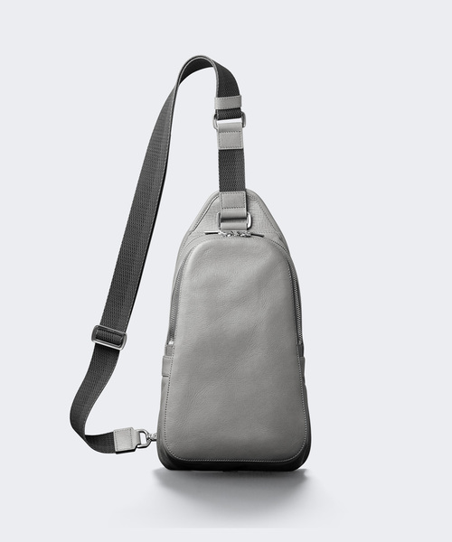 aniary（アニアリ）の「ボディバッグ（アンティークレザー）（ボディバッグ/ウエストポーチ・メンズ・ブラック/ダークブラウン/ダークブルー/キャメル/マルーン/ブルー系その他/ダークオレンジ/ライトグレー/レッド系その他/ホワイト系その他/ダークネイビー・FREE）」の4枚目の写真