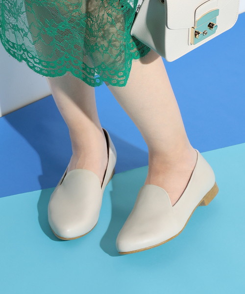 HIPS(ヒップス)の「【スコッチガード】レザーフラットシューズ(パンプス・レディース・ブラック/グレー/アイボリー・23cm/23.5cm/24cm/24.5cm/22.5cm)」の2枚目の写真