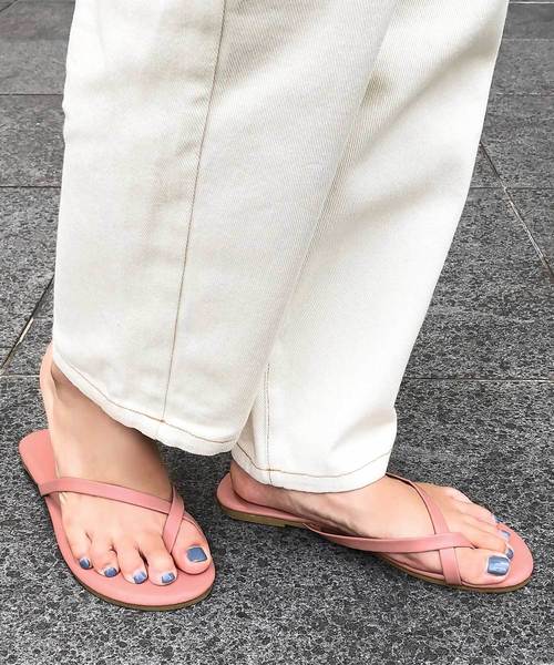 KOBE LETTUCE（コウベレタス）の「シンプルクロストングフラットサンダル（サンダル・レディース・ネイビー/ゴールド/ブラック/ブルー/ピンク/キャメル・M/L）」の5枚目の写真