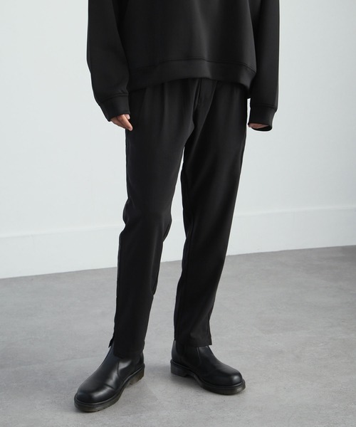 NILWAY（ニルウェイ）の「ドレープポリトロ裾スリットテーパードパンツ（その他パンツ・メンズ・ブラック/ベージュ/ブラウン/ブラック系その他/ベージュ系その他/レッド系その他/グレイッシュベージュ/アイボリー・MEDIUM/LARGE/X-LARGE）」の3枚目の写真