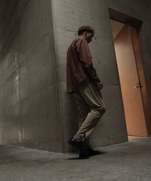 NILWAY（ニルウェイ）の「ドレープポリトロ裾スリットテーパードパンツ（その他パンツ・メンズ・ブラック/ベージュ/ブラウン/ブラック系その他/ベージュ系その他/レッド系その他/グレイッシュベージュ/アイボリー・MEDIUM/LARGE/X-LARGE）」の14枚目の写真