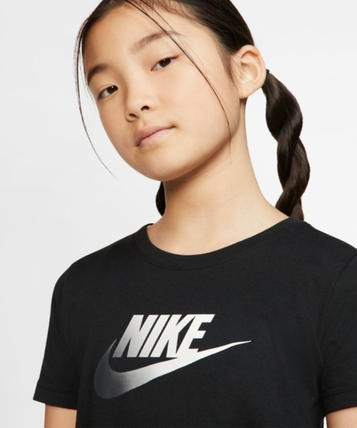 NIKE（ナイキ）の「ナイキ NIKE YTH ガールズ フューチュラ Tシャツ（Tシャツ/カットソー・キッズ・ブラック・130cm/160cm/140cm/150cm）」の4枚目の写真