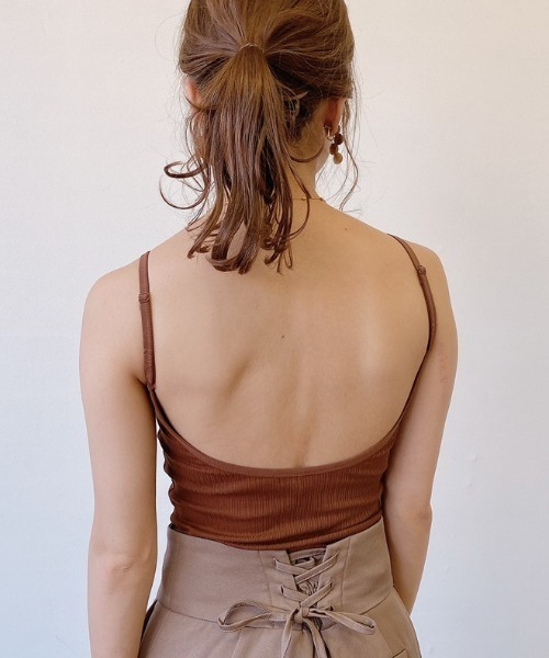 VANNIE U（ヴァニーユー）の「バックオープンカップ付きキャミソール（キャミソール・レディース・ベージュ/ブラック/ホワイト/ブラウン/モカ・FREE）」の4枚目の写真