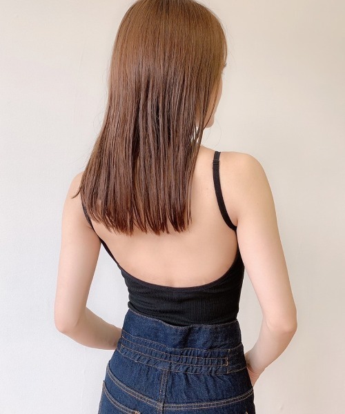 VANNIE U（ヴァニーユー）の「バックオープンカップ付きキャミソール（キャミソール・レディース・ベージュ/ブラック/ホワイト/ブラウン/モカ・FREE）」の3枚目の写真