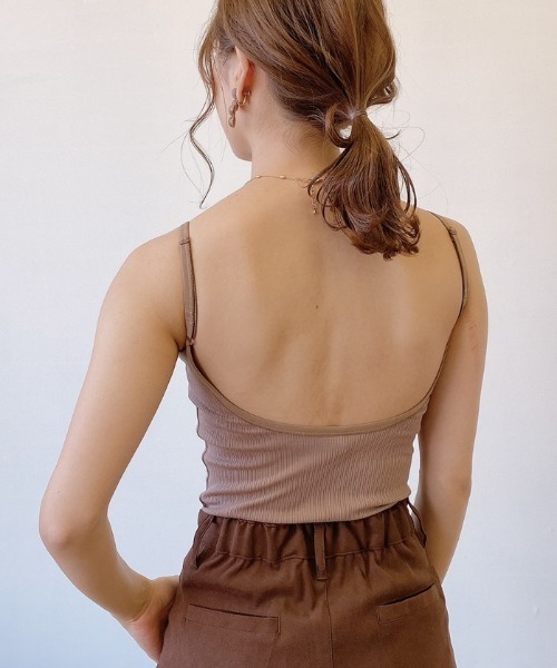 VANNIE U（ヴァニーユー）の「バックオープンカップ付きキャミソール（キャミソール・レディース・ベージュ/ブラック/ホワイト/ブラウン/モカ・FREE）」の5枚目の写真