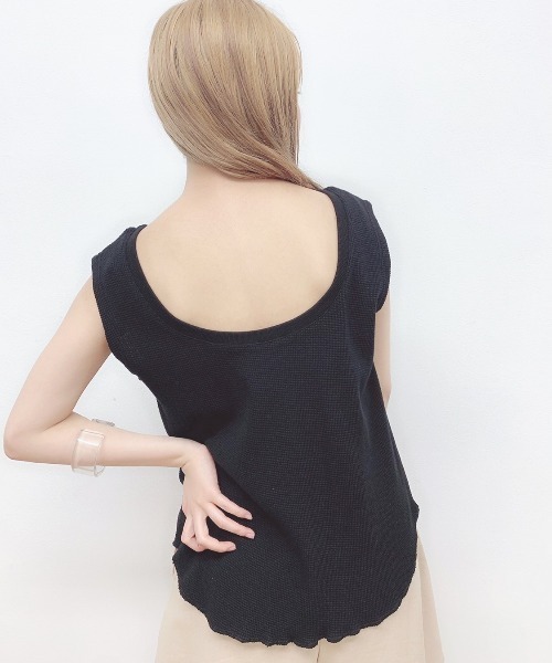 VANNIE U（ヴァニーユー）の「バックオープンカップ付きキャミソール（キャミソール・レディース・ベージュ/ブラック/ホワイト/ブラウン/モカ・FREE）」の8枚目の写真