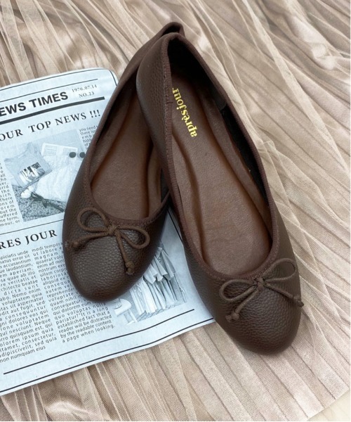 apres jour（アプレジュール）の「フェイクレザーラウンドトゥバレエシューズ【ZOZOTOWN限定アイテム】（バレエシューズ・レディース・ブラック/ダークブラウン/ゴールド/アイボリー/その他/ボルドー・SMALL/MEDIUM/LARGE/X-LARGE）」の4枚目の写真