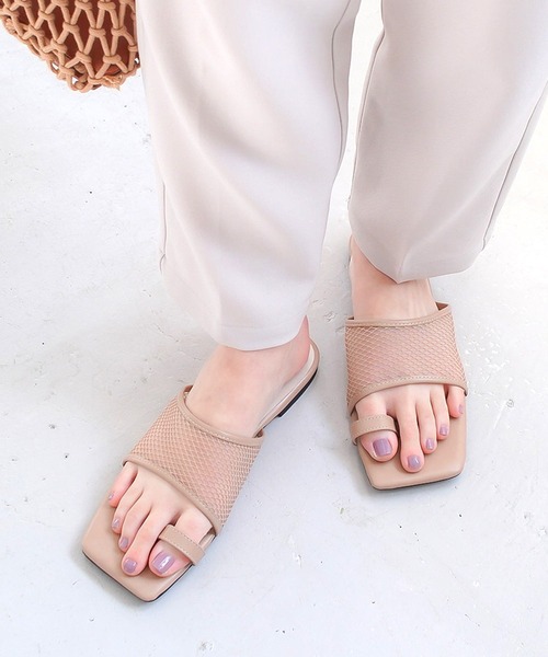 AmiAmi（アミアミ）の「メッシュフラットトングサンダル（サンダル・レディース・ベージュ/アイボリー/ブラック・LL/S/M/L）」の3枚目の写真