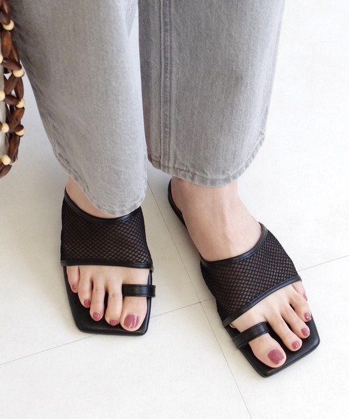 AmiAmi（アミアミ）の「メッシュフラットトングサンダル（サンダル・レディース・ベージュ/アイボリー/ブラック・LL/S/M/L）」の2枚目の写真