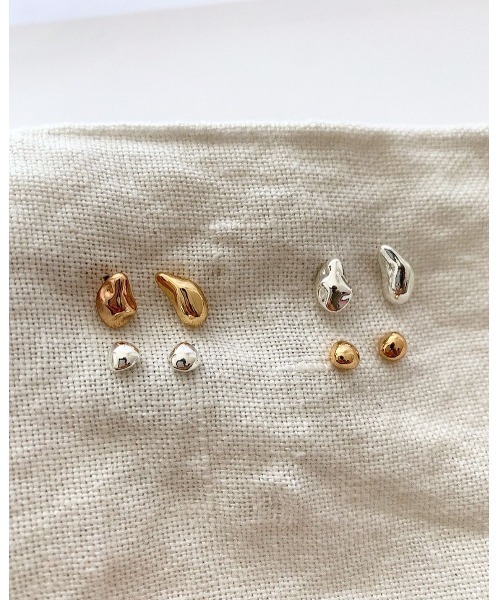 mou（モウ）の「2カラーミニピアス（ピアス（両耳用）・レディース・シルバー/ゴールド・FREE）」の2枚目の写真