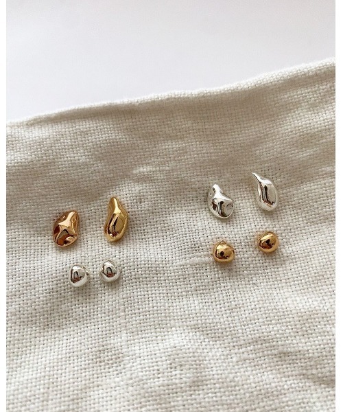 mou（モウ）の「2カラーミニピアス（ピアス（両耳用）・レディース・シルバー/ゴールド・FREE）」の4枚目の写真