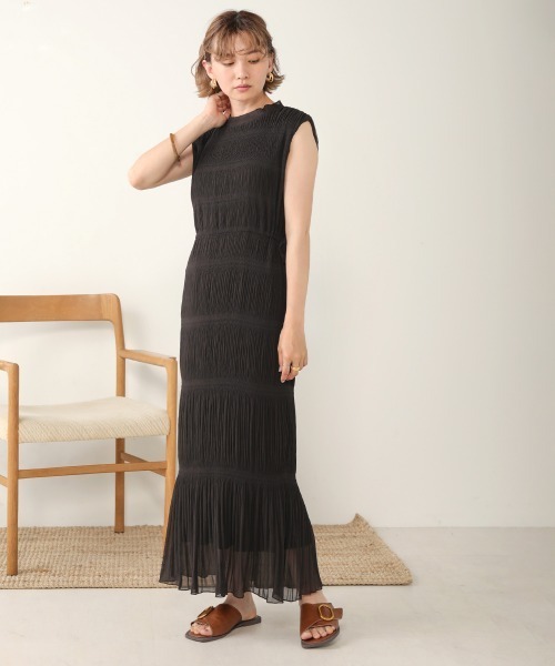 Bab(バブ)の「【WEB限定】しわプリーツノースリーブワンピース(ワンピース・レディース・チャコールグレー/カーキ/ピンク・38)」の12枚目の写真