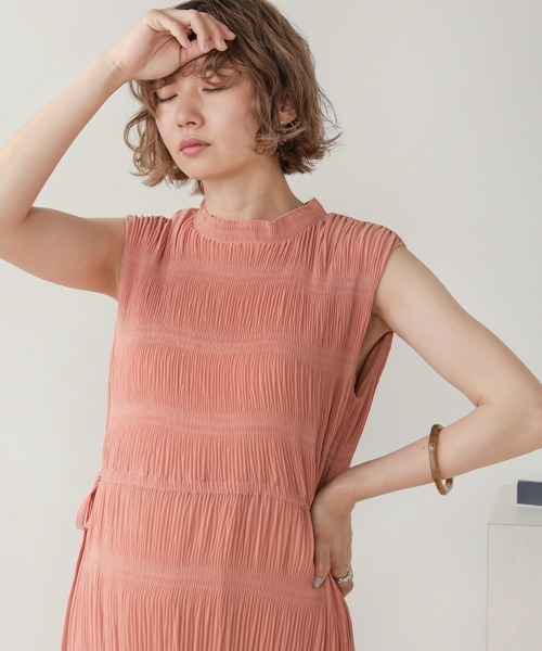 Bab(バブ)の「【WEB限定】しわプリーツノースリーブワンピース(ワンピース・レディース・チャコールグレー/カーキ/ピンク・38)」の5枚目の写真