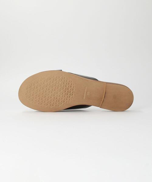 BE CALLEJON（ビーカジェホン）の「＜BE CALLEJON＞レザーエナメル クロススライダーサンダル（サンダル・レディース・ダークブラウン/オフホワイト・38/39/36/37）」の4枚目の写真