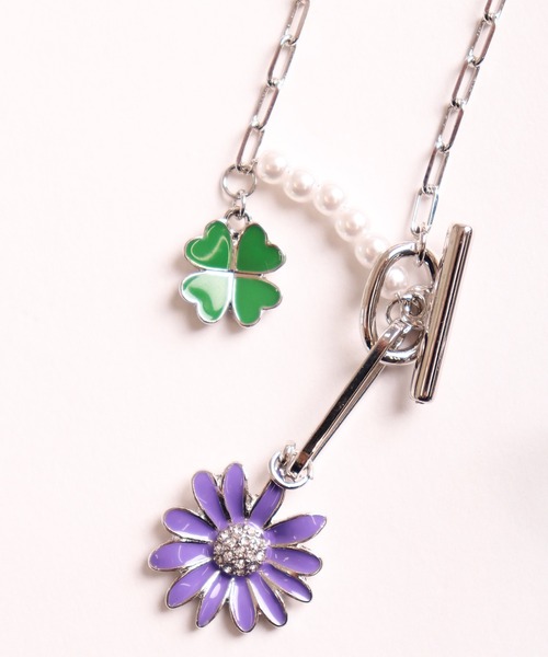 FUNALIVE（ファンアライブ）の「JON フラワーチャームネックレス　スマイル　クローバー　韓国製（ネックレス・メンズ・E/M/F/B/J/C/K/H/D/L/G/A/I/T/S/O/W/N/V/Q/R/U/P・FREE）」の10枚目の写真