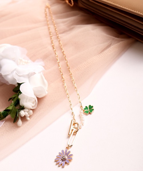 FUNALIVE（ファンアライブ）の「JON フラワーチャームネックレス　スマイル　クローバー　韓国製（ネックレス・メンズ・E/M/F/B/J/C/K/H/D/L/G/A/I/T/S/O/W/N/V/Q/R/U/P・FREE）」の12枚目の写真