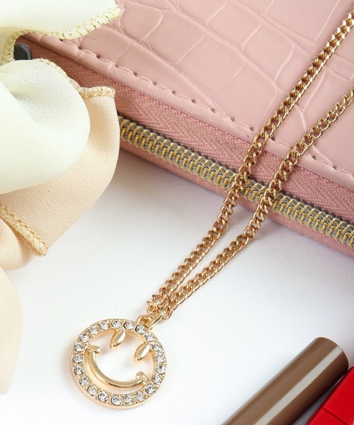 FUNALIVE（ファンアライブ）の「JON フラワーチャームネックレス　スマイル　クローバー　韓国製（ネックレス・メンズ・E/M/F/B/J/C/K/H/D/L/G/A/I/T/S/O/W/N/V/Q/R/U/P・FREE）」の16枚目の写真