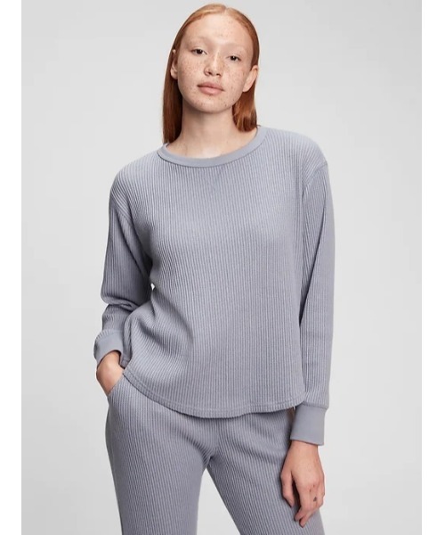 GAP(ギャップ)の「ワッフルニットTシャツ(Tシャツ/カットソー・レディース・カーキ/アイボリー/グレー系その他/ベージュ系その他/レッド系その他/Black・S/M/L/XL/XS/XXS)」の2枚目の写真