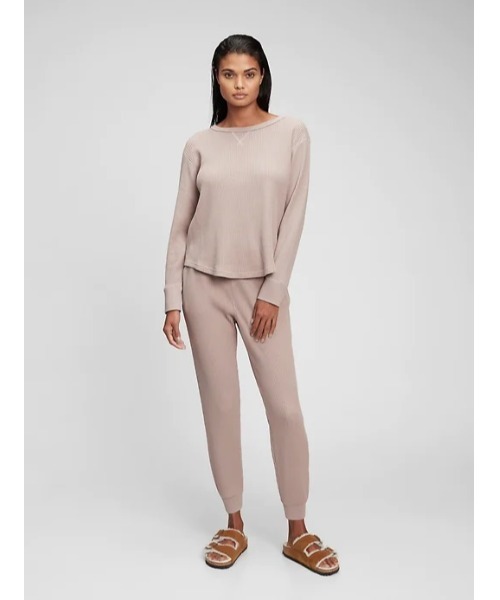 GAP(ギャップ)の「ワッフルニットTシャツ(Tシャツ/カットソー・レディース・カーキ/アイボリー/グレー系その他/ベージュ系その他/レッド系その他/Black・S/M/L/XL/XS/XXS)」の3枚目の写真