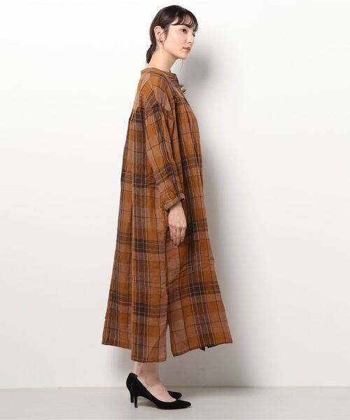 Samansa Mos2（サマンサ モスモス）の「リネン混柄アソートギャザーワンピース（ワンピース・レディース・ブラック/ベージュ/ブラウン/レッド/カーキ/チャコール・ﾌﾘ-）」の8枚目の写真