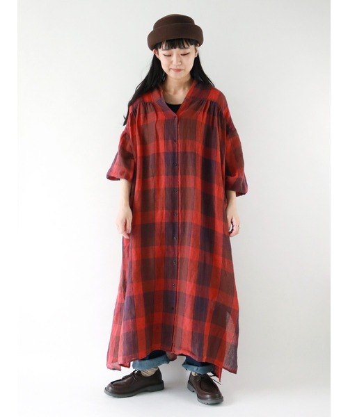 Samansa Mos2（サマンサ モスモス）の「リネン混柄アソートギャザーワンピース（ワンピース・レディース・ブラック/ベージュ/ブラウン/レッド/カーキ/チャコール・ﾌﾘ-）」の6枚目の写真