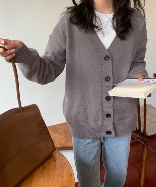 Diosfront（ディオスフロント）の「オーバーサイズVネックカーディガン（カーディガン/ボレロ・レディース・ブラック/チャコールグレー/ブラウン・FREE）」の6枚目の写真