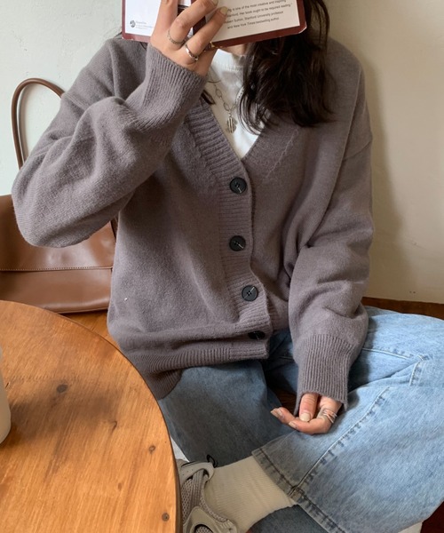 Diosfront（ディオスフロント）の「オーバーサイズVネックカーディガン（カーディガン/ボレロ・レディース・ブラック/チャコールグレー/ブラウン・FREE）」の13枚目の写真