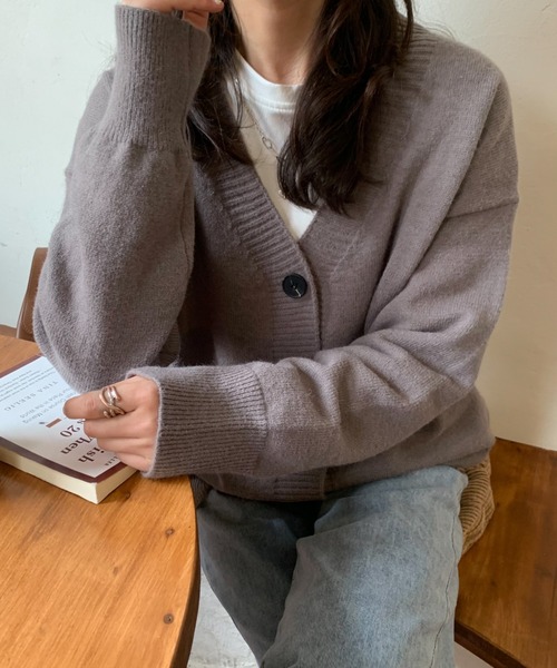 Diosfront（ディオスフロント）の「オーバーサイズVネックカーディガン（カーディガン/ボレロ・レディース・ブラック/チャコールグレー/ブラウン・FREE）」の8枚目の写真