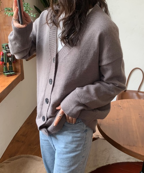 Diosfront（ディオスフロント）の「オーバーサイズVネックカーディガン（カーディガン/ボレロ・レディース・ブラック/チャコールグレー/ブラウン・FREE）」の21枚目の写真