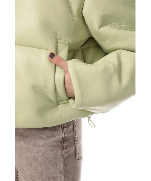 SLY（スライ）の「VEGAN LEATHER PUFFER JK ビーガンレザー ジャケット（ブルゾン・レディース・ライトグリーン/ライトベージュ・FREE）」の8枚目の写真