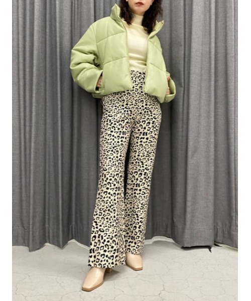 SLY（スライ）の「VEGAN LEATHER PUFFER JK ビーガンレザー ジャケット（ブルゾン・レディース・ライトグリーン/ライトベージュ・FREE）」の3枚目の写真